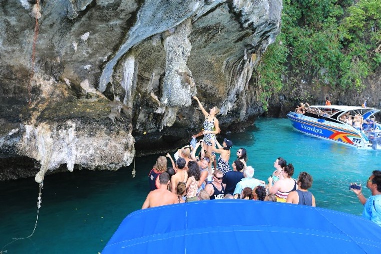 <span>10.30 pm.</span> Sightseeing to Monkey Beach
