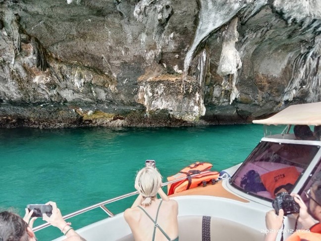 <span>10:30 pm.</span> Sightseeing to Monkey Beach